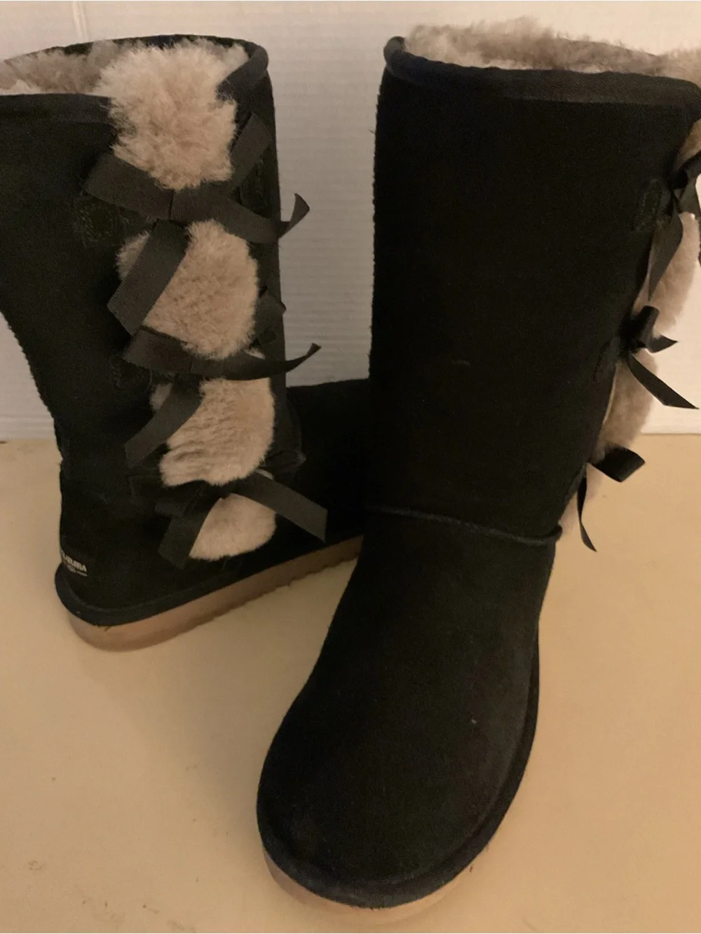 Koolaburra by Ugg women black suede sheepskin Victoria boots US 10